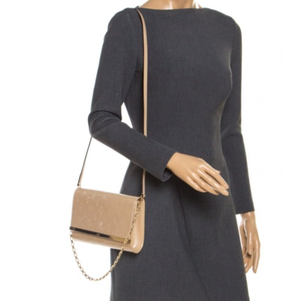 Louis Vuitton Vernis Anna Chain Clutch / Crossbody Bag (removable strap)– Beige